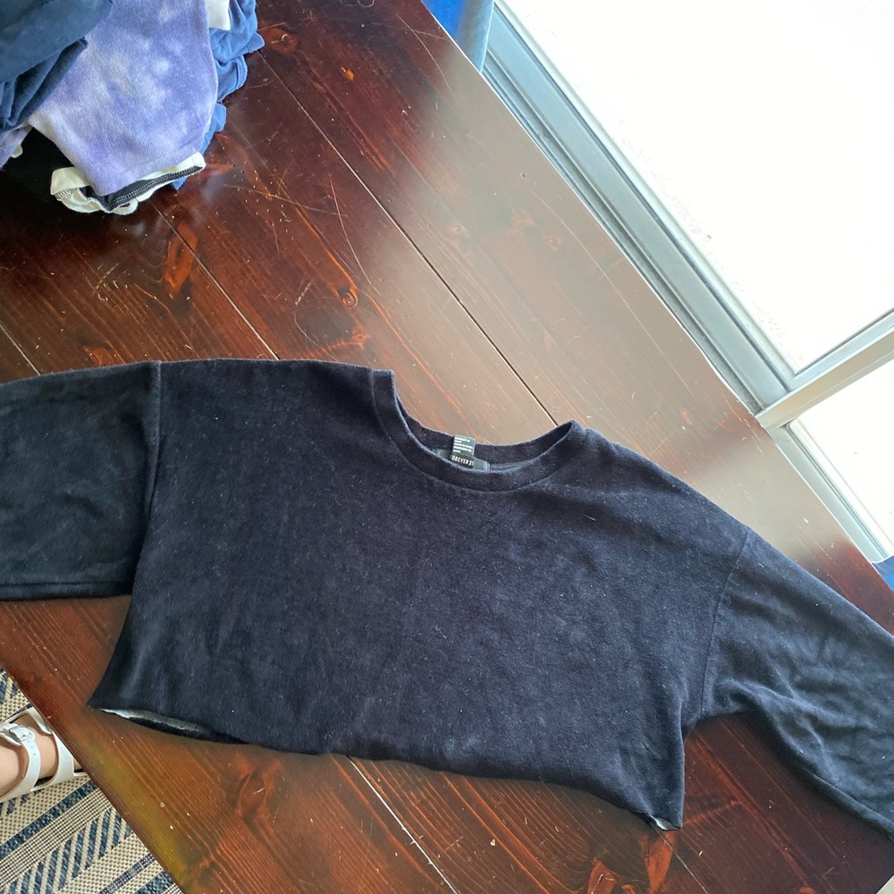 Forever 21 Black Velvet Long-sleeve Cropped Tee